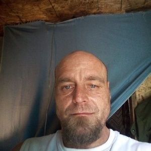 Meet your Posher, Dennis